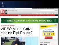 Bild zum Artikel: Urteilen Sie selbst... - VIDEO Macht Götze hier 'ne Pipi-Pause?