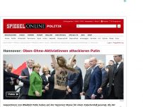 Bild zum Artikel: Hannover: Oben-Ohne-Aktivistinnen attackieren Putin