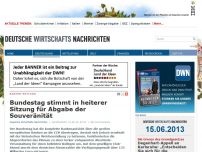 Bild zum Artikel: Bundestag stimmt in heiterer Sitzung für Abgabe der Souveränität