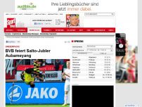 Bild zum Artikel: Dreierpack!  -  

BVB feiert Salto-Jubler Aubameyang