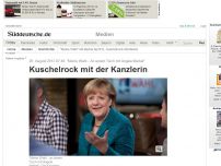 Bild zum Artikel: 'Meine Wahl - An einem Tisch mit Angela Merkel': Kuschelrock mit der Kanzlerin