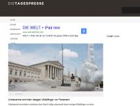 Bild zum Artikel: Unbekannte errichten riesigen Mittelfinger vor Parlament