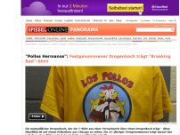 Bild zum Artikel: 'Pollos Hermanos': Festgenommener Drogenkoch trägt 'Breaking Bad'-Shirt