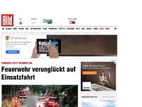 Bild zum Artikel: Feuerwehrauto in Kurve umgekippt