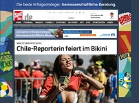 Bild zum Artikel: Chile-Reporterin feiert im Bikini Während Sport-Reporter hierzulande angehalten sind, sich neutral zu verhalten, stehen Medienvertreter anderer Nationen ganz offen (herzig) zu ihrem Team... »