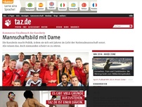 Bild zum Artikel: Kommentar Finalbesuch der Kanzlerin: Mannschaftsbild mit Dame