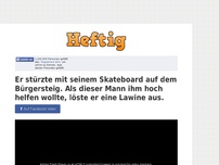 Bild zum Artikel: Er stürzte mit seinem Skateboard auf dem Bürgersteig. Als dieser Mann ihm hoch helfen wollte,...