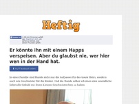 Bild zum Artikel: Er könnte ihn mit einem Happs verspeisen. Aber du glaubst nie, wer hier wen in der Hand hat.