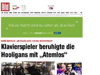 Bild zum Artikel: Musiker bei Demo - Klavierspieler besänftigt Hooligans mit „Atemlos“