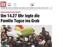 Bild zum Artikel: Beisetzung - Um 14.27 Uhr legte die Familie Tugce ins Grab