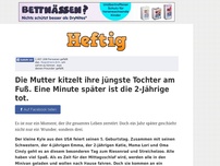 Bild zum Artikel: Die Mutter kitzelt ihre jüngste Tochter am Fuß. Eine Minute später ist die 2-Jährige tot.