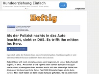 Bild zum Artikel: Als der Polizist nachts in das Auto leuchtet, sieht er DAS. Es trifft ihn mitten ins Herz.