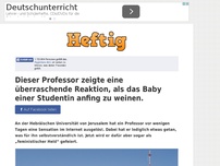 Bild zum Artikel: Dieser Professor zeigte eine überraschende Reaktion, als das Baby einer Studentin anfing zu weinen.