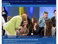 Bild zum Artikel: Flüchtlingskind bringt Merkel aus dem Konzept