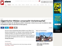 Bild zum Artikel: Gigantischer Minion verursacht Verkehrsunfall