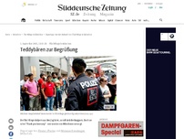 Bild zum Artikel: Ankunft der Flüchtlinge in München: Teddybären zur Begrüßung