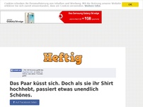 Bild zum Artikel: Das Paar küsst sich. Doch als sie ihr Shirt hochhebt, passiert etwas unendlich Schönes.