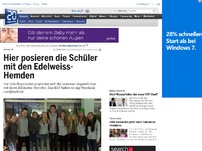 Bild zum Artikel: Gossau ZH: Hier posieren die Schüler mit den Edelweiss-Hemden