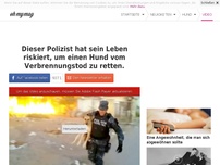 Bild zum Artikel: Dieser Polizist hat sein Leben riskiert, um einen Hund vom Verbrennungstod zu retten.