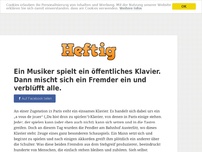 Bild zum Artikel: Ein Musiker spielt ein öffentliches Klavier. Dann mischt sich ein Fremder ein und verblüfft alle.