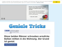 Bild zum Artikel: Diese beiden Männer schrauben armdicke Balken mitten in die Wohnung. Der Grund ist genial.