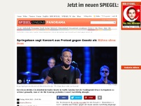 Bild zum Artikel: Springsteen sagt Konzert aus Protest gegen Gesetz ab: Bühne ohne Boss