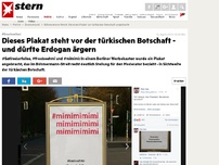 Bild zum Artikel: #freeboehmi: Dieses Plakat steht vor der türkischen Botschaft - und dürfte Erdogan ärgern