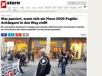 Bild zum Artikel: Mutiger Einsatz: Was passiert, wenn sich ein Mann 3000 Pegida-Anhängern in den Weg stellt