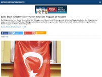 Bild zum Artikel: Erste Stadt in Österreich verbietet türkische Flaggen an Häusern