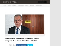 Bild zum Artikel: Steht alleine im Wahllokal: Van der Bellen vergisst, dass heute doch keine Wahl ist