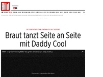 Bild zum Artikel: Fast 1,3 Millionen Klicks - Braut tanzt Seite an Seite mit Daddy Cool