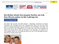 Bild zum Artikel: Die Mutter kitzelt ihre jüngste Tochter am Fuß. Eine Minute später ist die 2-Jährige tot.