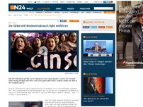 Bild zum Artikel: AKP-Gesetz - 
Die Türkei will Kindesmissbrauch light einführen
