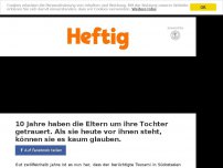 Bild zum Artikel: 10 Jahre haben die Eltern um ihre Tochter getrauert. Als sie heute vor ihnen steht, können sie es kaum glauben.