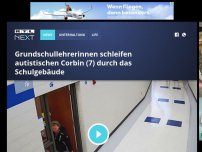 Bild zum Artikel: Grundschullehrerinnen schleifen autistischen Corbin (7) durch das Schulgebäude