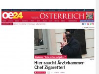 Bild zum Artikel: Hier raucht Ärzte-Chef ein Zigaretterl