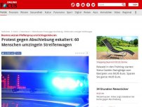 Bild zum Artikel: Beamte setzten Pfefferspray und Schlagstöcke ein - Protest gegen Abschiebung eskaliert: 60 Menschen umzingeln Streifenwagen