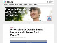 Bild zum Artikel: Unterschreibt Donald Trump hier etwa ein leeres Blatt Papier?