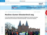 Bild zum Artikel: Muslime räumen Silvesterdreck weg