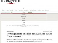 Bild zum Artikel: Rettungskräfte flüchten nach Attacke in den Notarztwagen