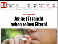 Bild zum Artikel: Vorm Supermarkt - Junge (7) raucht neben seinen Eltern!