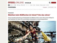 Bild zum Artikel: Kinderarbeit: Mädchen beim Müllfischen ist Unicef-'Foto des Jahres'