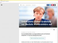 Bild zum Artikel: Unbekannte stellen Grabstein vor Merkels Wahlkreisbüro auf