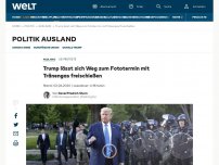 Bild zum Artikel: Trump lässt sich Weg zum Fototermin mit Tränengas freischießen