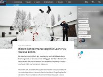 Bild zum Artikel: Riesen-Schneemann sorgt für Lacher zu Corona-Zeiten