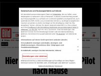 Bild zum Artikel: Nach lebensgefährlicher EM-Aktion - Hier humpelt der Chaos-Pilot nach Hause