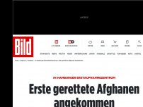 Bild zum Artikel: In Erstaufnahmezentrum - Erste gerettete Afghanen  angekommen