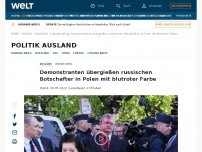 Bild zum Artikel: Demonstranten übergießen russischen Botschafter in Polen mit Farbe