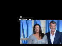 Bild zum Artikel: Süß! Pierce Brosnan kuschelt bei Spaziergang mit seiner Frau