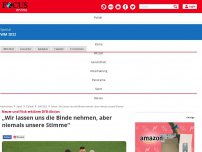 Bild zum Artikel: Nach Wirbel um „One Love“-Binde - DFB-Elf wärmt sich in Shirts mit Regenbogen-Streifen auf